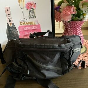 Old Navy Black Belt Bag Sleek Design